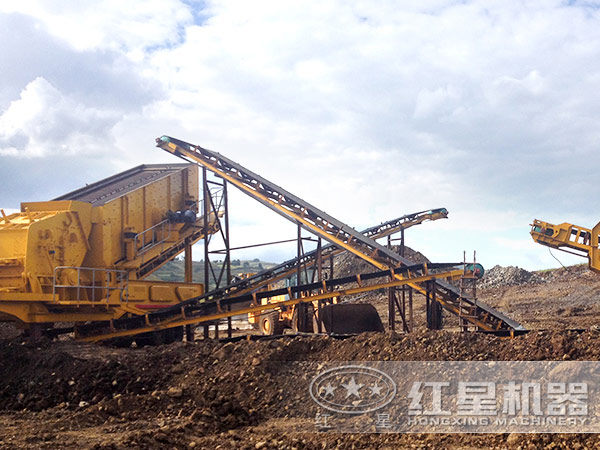 紅星移動(dòng)破碎機(jī)現(xiàn)場(chǎng)圖