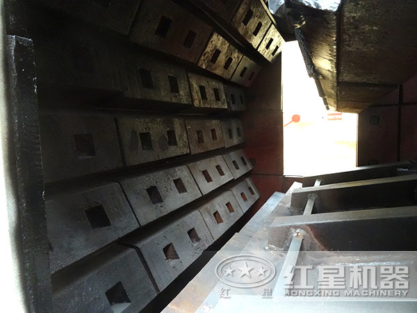 反擊式破碎機結構細節(jié)圖