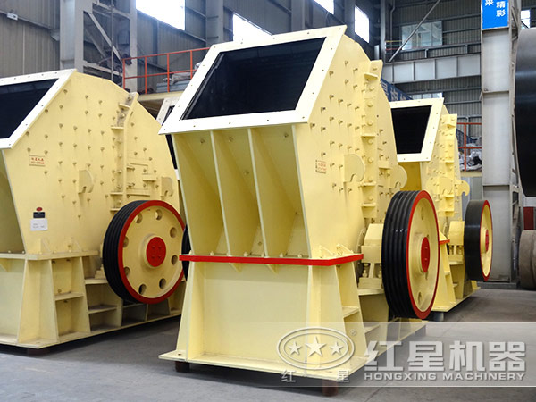 石灰石錘式破碎機側(cè)面圖