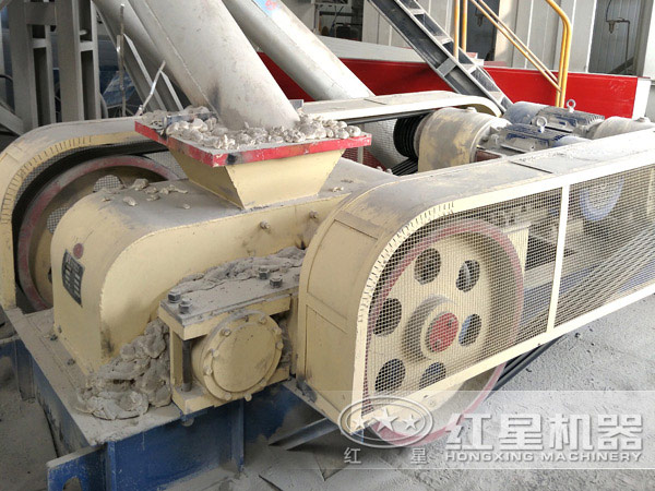 對輥破碎機現(xiàn)場圖 對輥破碎機現(xiàn)場圖