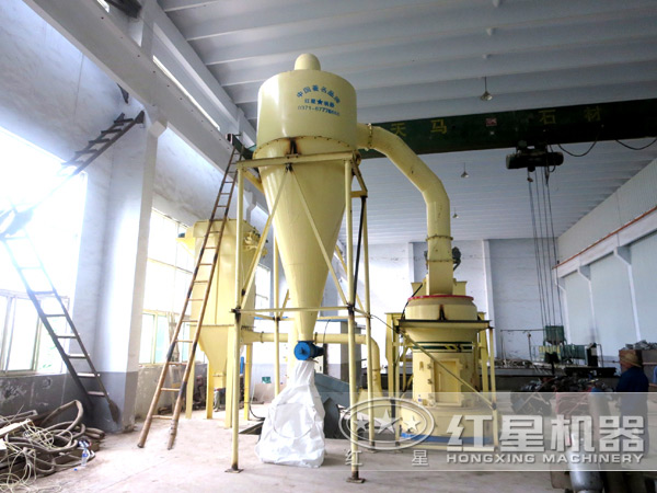 HGM磨粉機(jī)生產(chǎn)現(xiàn)場(chǎng)