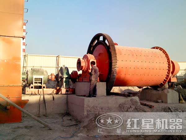 環(huán)保球磨機生產(chǎn)現(xiàn)場 環(huán)保球磨機生產(chǎn)現(xiàn)場