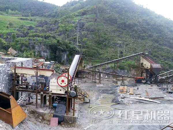 石料破碎機(jī)生產(chǎn)現(xiàn)場 石料破碎機(jī)生產(chǎn)現(xiàn)場