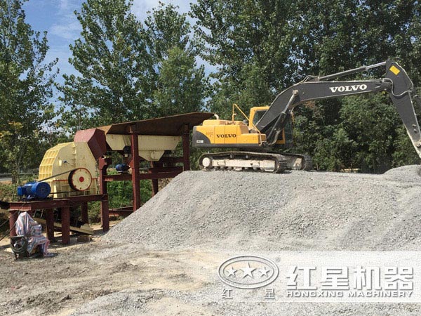 錘式破碎機生產(chǎn)現(xiàn)場 錘式破碎機生產(chǎn)現(xiàn)場