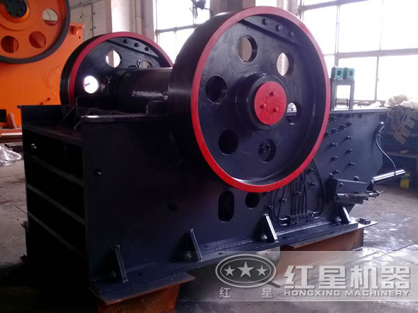 外動顎勻擺顎式破碎機