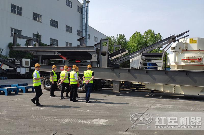 客戶來廠考察建筑垃圾破碎設(shè)備 客戶來廠考察建筑垃圾破碎設(shè)備