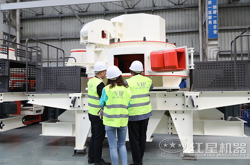 客戶來(lái)廠考察05石子加工設(shè)備 客戶來(lái)廠考察05石子加工設(shè)備