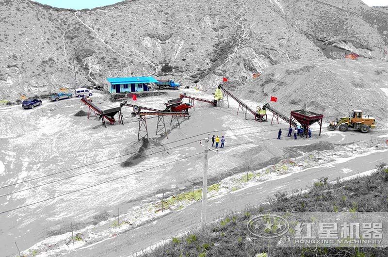 水泥塊破碎加工現(xiàn)場(chǎng)實(shí)拍 水泥塊破碎加工現(xiàn)場(chǎng)實(shí)拍