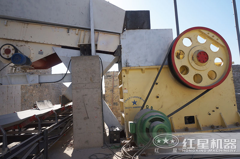 鄂破碎石加工現(xiàn)場 鄂破碎石加工現(xiàn)場