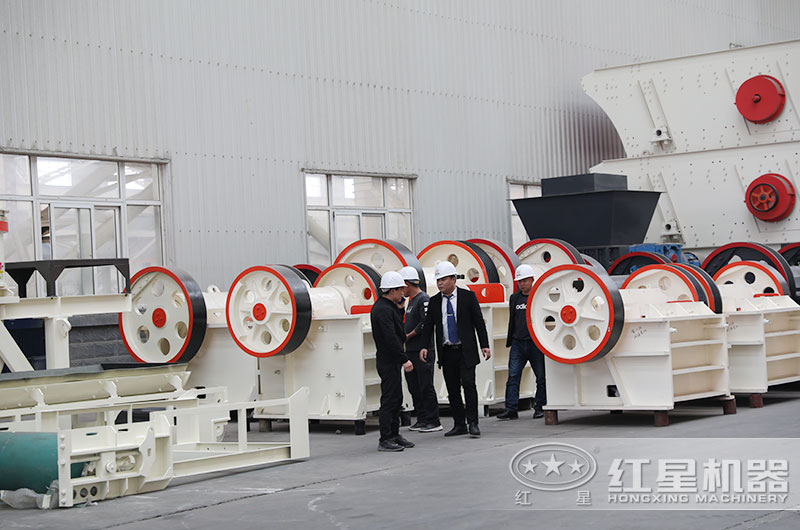 客戶來(lái)廠考察鄂破機(jī) 客戶來(lái)廠考察鄂破機(jī)