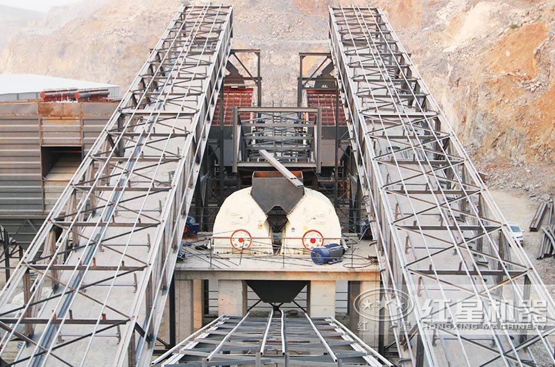 錘式破碎機(jī)破碎現(xiàn)場實拍