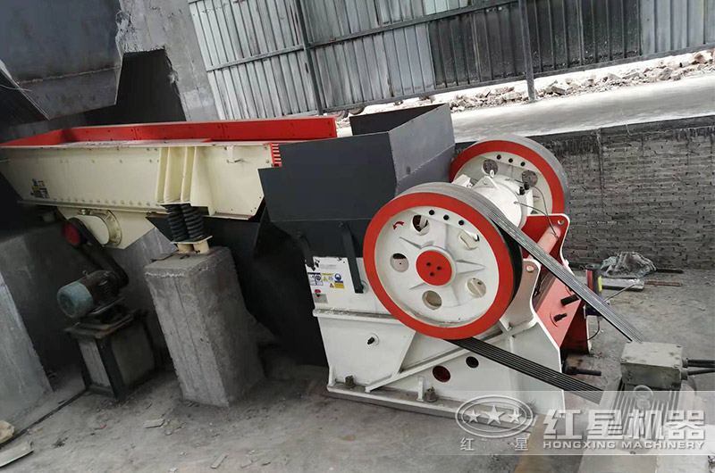 顎式破碎機(jī)處理現(xiàn)場(chǎng) 顎式破碎機(jī)處理現(xiàn)場(chǎng)