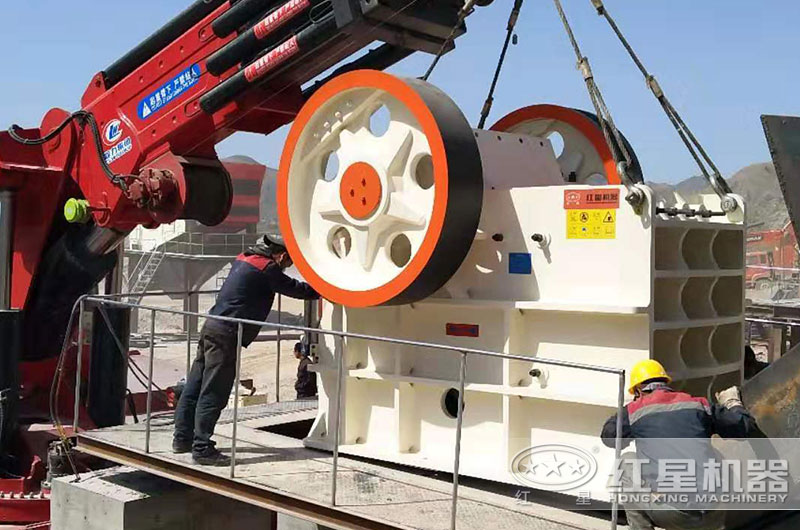 顎式破碎機(jī)安裝現(xiàn)場 顎式破碎機(jī)安裝現(xiàn)場