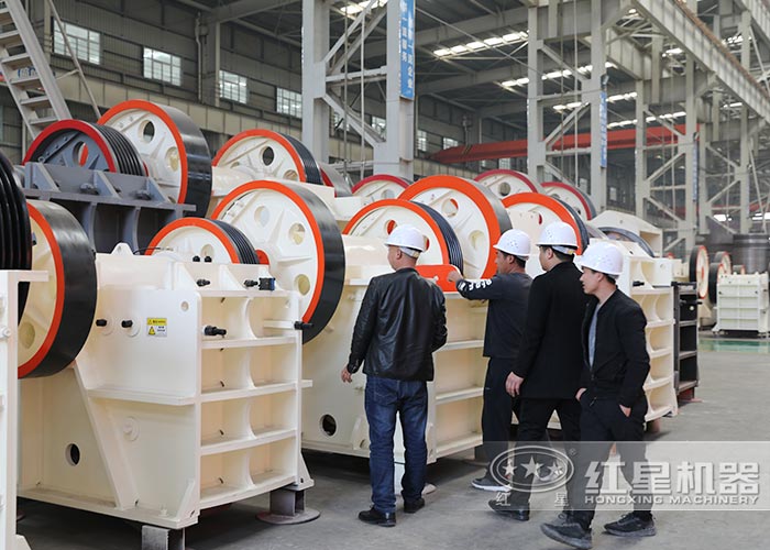 客戶來廠考察鄂破機設(shè)備 客戶來廠考察鄂破機設(shè)備