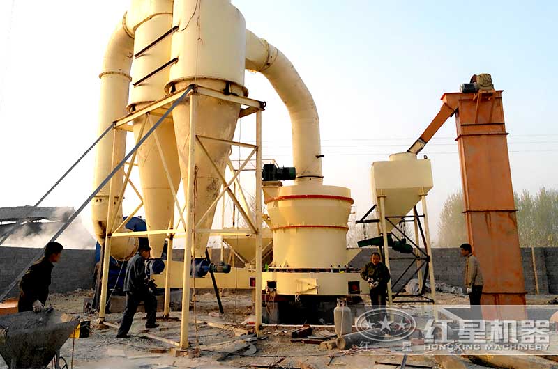 白云石磨粉生產(chǎn)現(xiàn)場實(shí)拍圖 白云石磨粉生產(chǎn)現(xiàn)場實(shí)拍圖