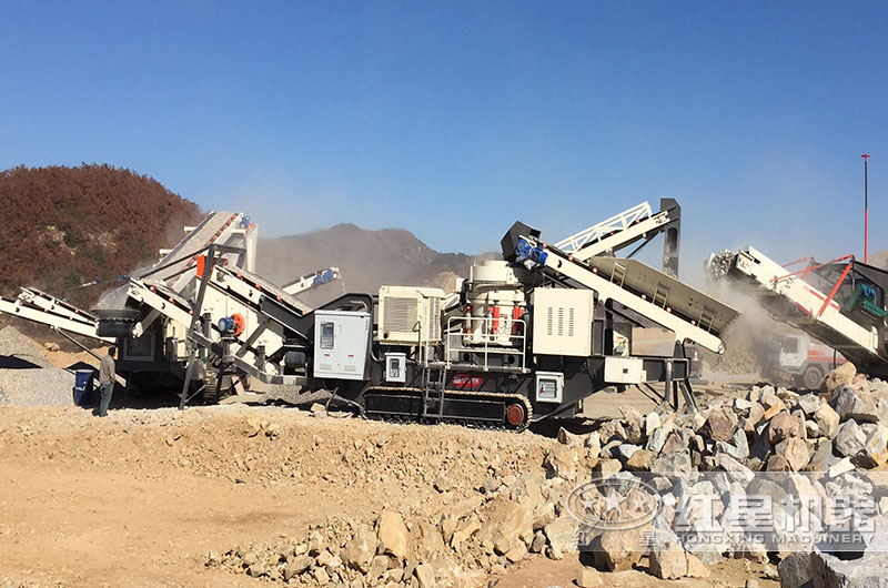 移動破碎篩分一體機現(xiàn)場 移動破碎篩分一體機現(xiàn)場