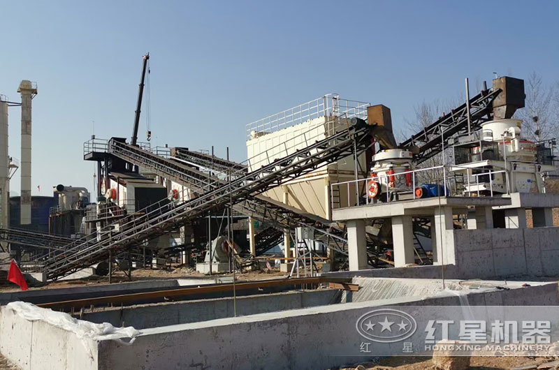 多缸圓錐破碎機(jī)作業(yè)現(xiàn)場(chǎng) 多缸圓錐破碎機(jī)作業(yè)現(xiàn)場(chǎng)