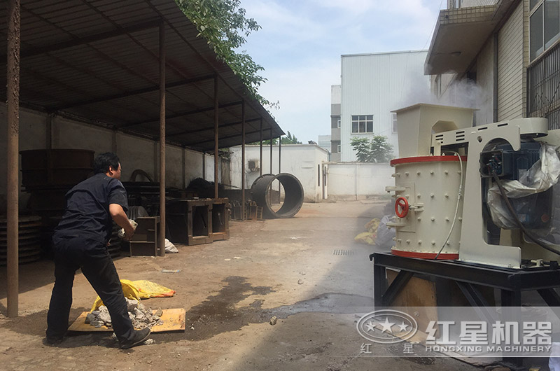 復(fù)合式破碎機物料試機