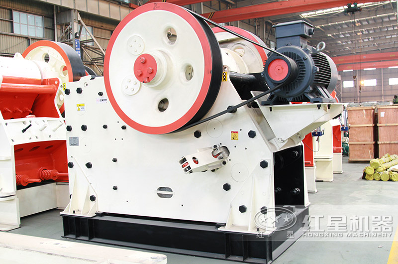 顎式破碎機(jī)現(xiàn)場實拍圖 顎式破碎機(jī)現(xiàn)場實拍圖