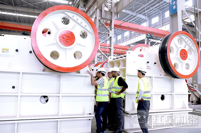 客戶一行來廠考察破碎設備 客戶一行來廠考察破碎設備