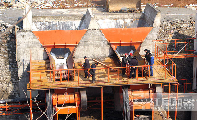 振動(dòng)給料機(jī)安裝現(xiàn)場(chǎng)