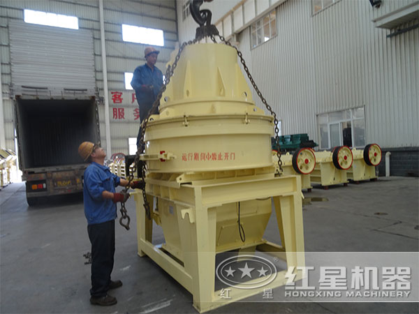 直通沖擊式破碎機(jī)裝車、發(fā)貨