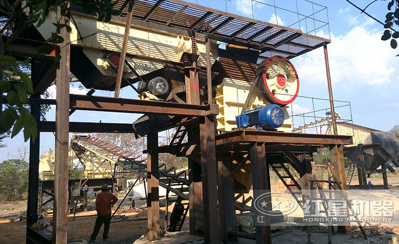 小型顎式破石機用戶生產(chǎn)現(xiàn)場