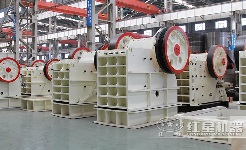 環(huán)保型鄂式破碎機實拍圖