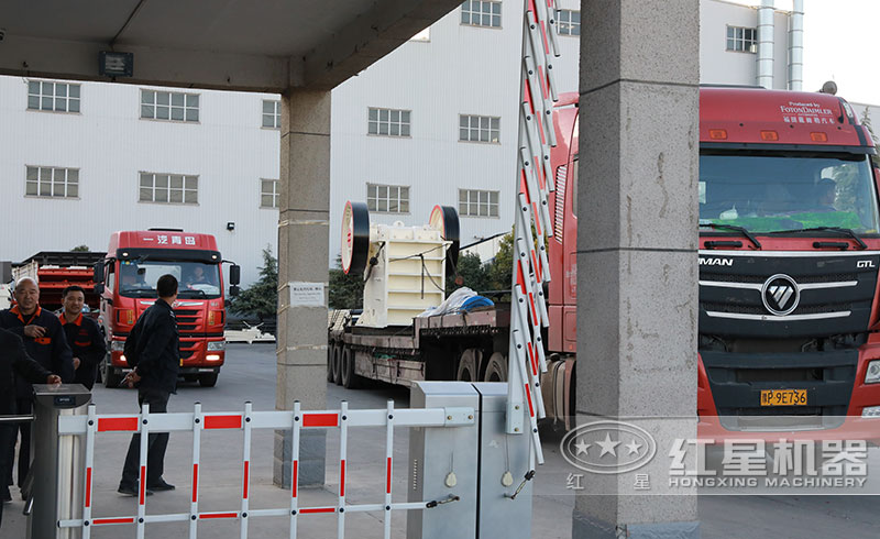 小型鱷式碎石機(jī)發(fā)貨現(xiàn)場 小型鱷式碎石機(jī)發(fā)貨現(xiàn)場