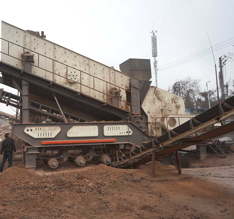 湖南移動(dòng)式建筑垃圾破碎機(jī)客戶生產(chǎn)現(xiàn)場(chǎng)