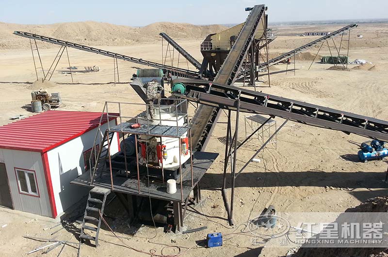 全液壓圓錐破碎機作業(yè)現(xiàn)場圖