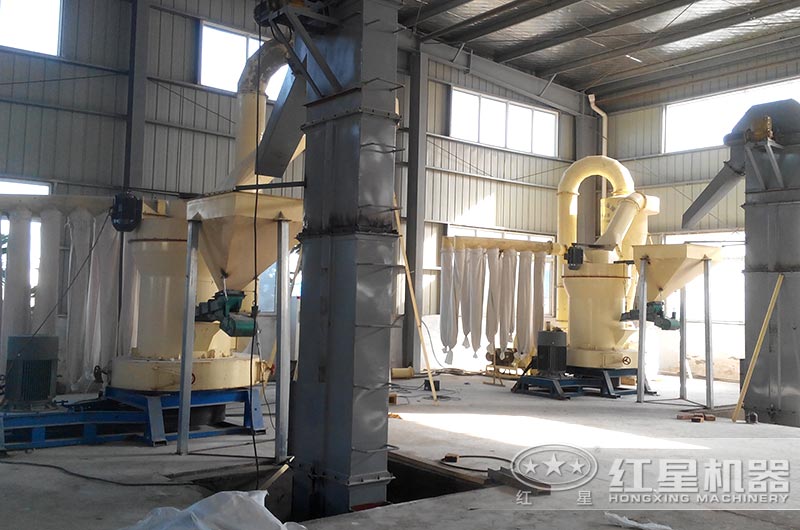 山西雷蒙磨粉機設(shè)備作業(yè)現(xiàn)場