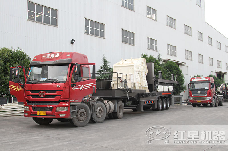車載碎石機(jī)械設(shè)備發(fā)貨現(xiàn)場