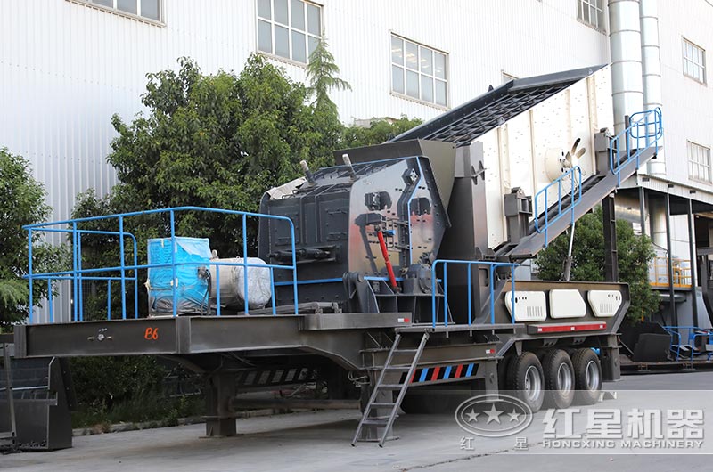 反擊式移動破碎機(jī)