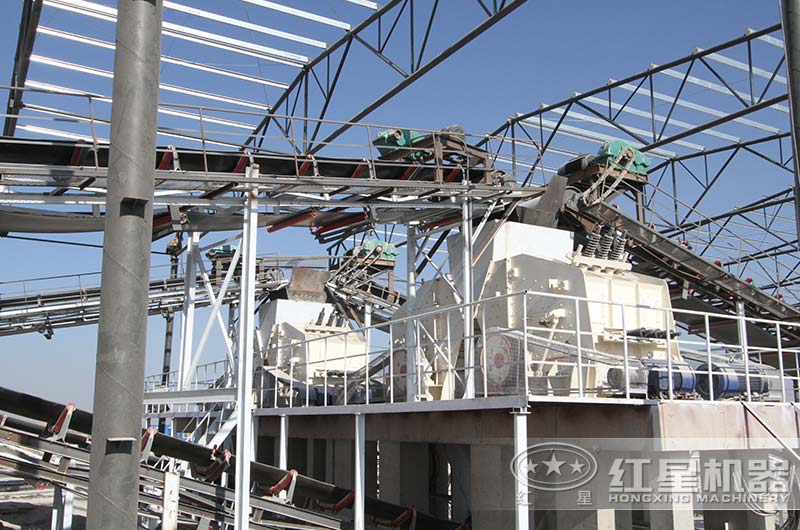 反擊式破碎機(jī)作業(yè)現(xiàn)場圖