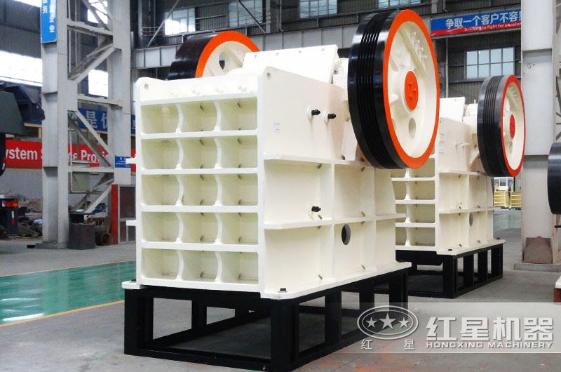 鄂式破碎機，破碎比大