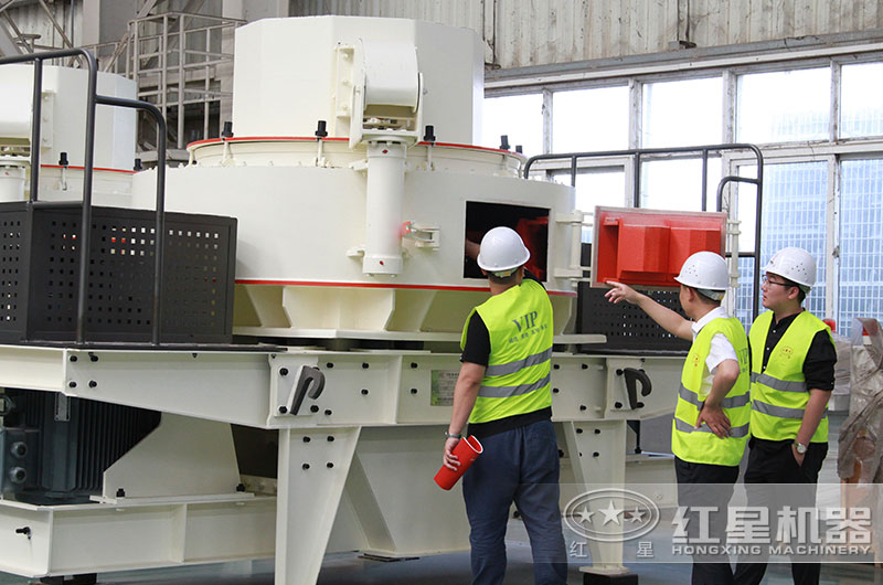 客戶到廠，經(jīng)理陪同詳細介紹