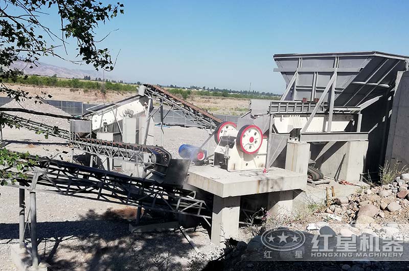 PE-500×750顎式破碎機作業(yè)現(xiàn)場圖