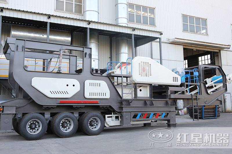 移動(dòng)破碎石頭的機(jī)器_顎式