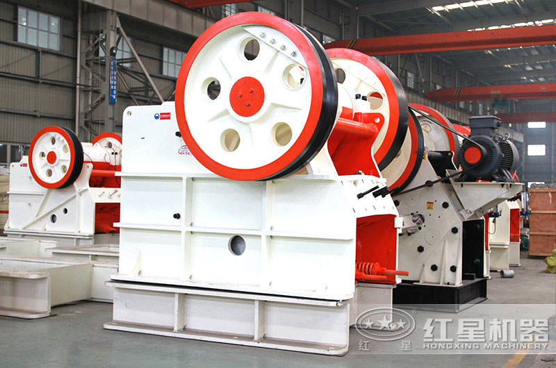 PE-900×1200顎式破碎機設(shè)備圖