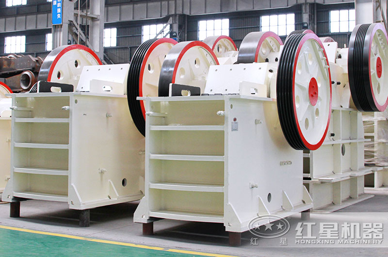 圖1:顎式破碎石子機(jī) 圖1:顎式破碎石子機(jī)