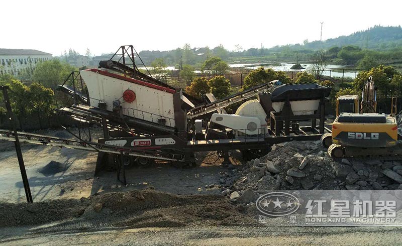 輪胎式移動(dòng)重錘破碎機(jī)生產(chǎn)現(xiàn)場(chǎng)圖 輪胎式移動(dòng)重錘破碎機(jī)生產(chǎn)現(xiàn)場(chǎng)圖