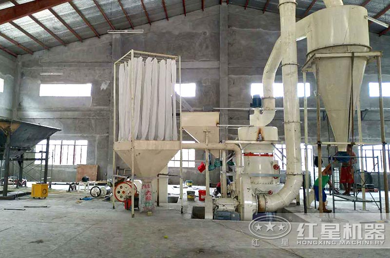 石灰石雷蒙磨粉機作業(yè)現(xiàn)場圖 石灰石雷蒙磨粉機作業(yè)現(xiàn)場圖