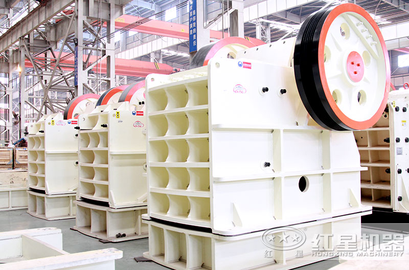 顎式夾石機(jī)圖片