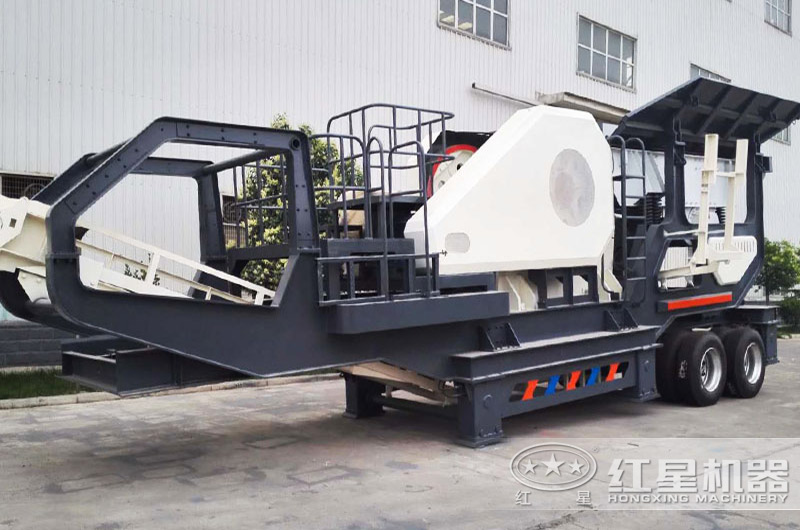 顎式移動(dòng)破碎機(jī)集給料、破碎、輸送為一體