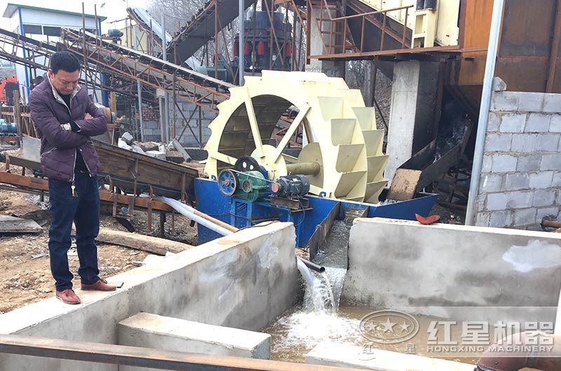 水洗沙機(jī)旁建造沉淀池，實(shí)現(xiàn)水資源循環(huán)利用