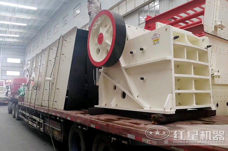 碎石機顎破發(fā)貨出廠，運往客戶生產基地