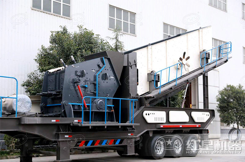 小型流動(dòng)石料破碎機(jī)搭載反擊破、振動(dòng)篩