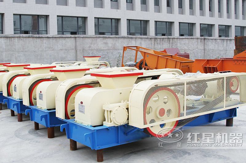 河卵石對(duì)輥制砂機(jī)產(chǎn)品實(shí)拍圖 河卵石對(duì)輥制砂機(jī)產(chǎn)品實(shí)拍圖