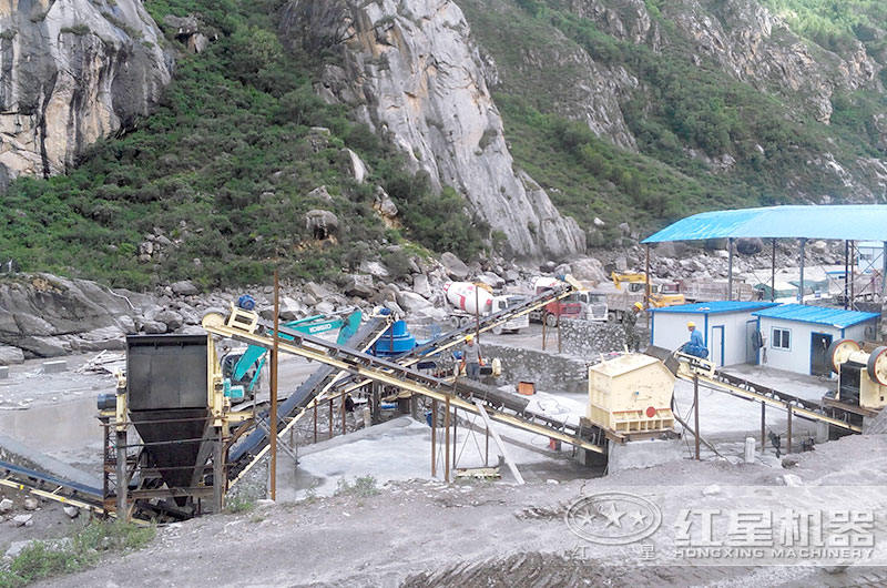石料加工生產(chǎn)現(xiàn)場(chǎng) 石料加工生產(chǎn)現(xiàn)場(chǎng)